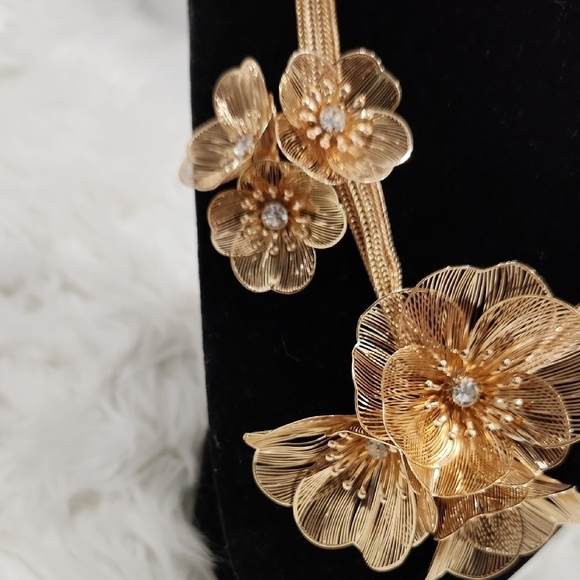 💛🔹️Piper K🔹️  Gold 17" Blossoms Elegant Gold Floral Necklace - Picture 4 of 6